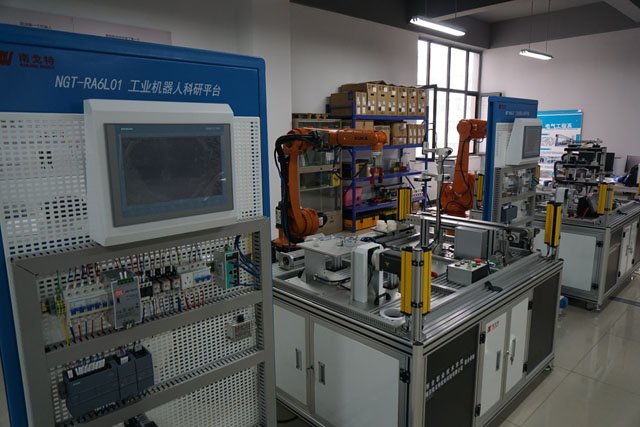 工业机器人实训平台.jpg